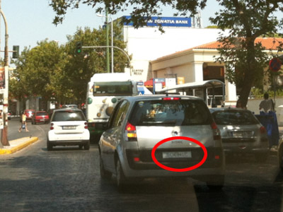 Αυτοκίνητο με πινακίδα κυκλοφορίας το όνομα του… μοντέλου